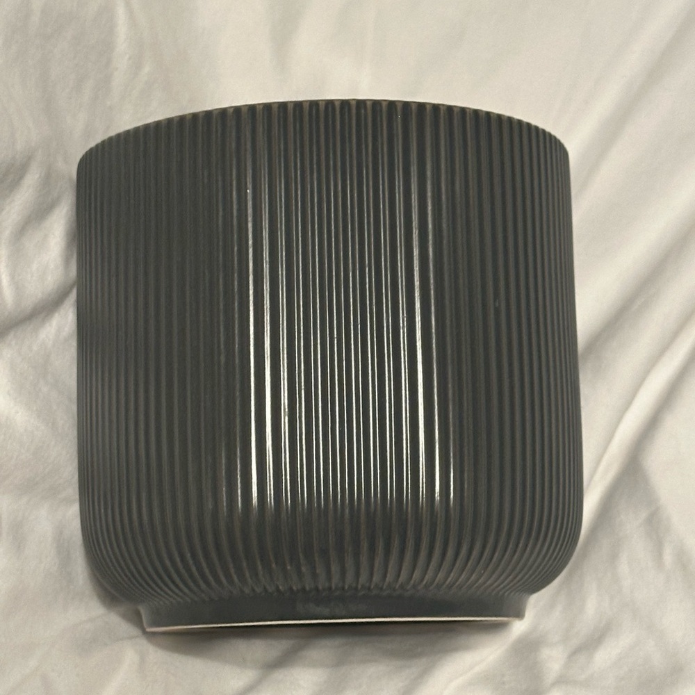 IKEA Gradvis ribbed planter